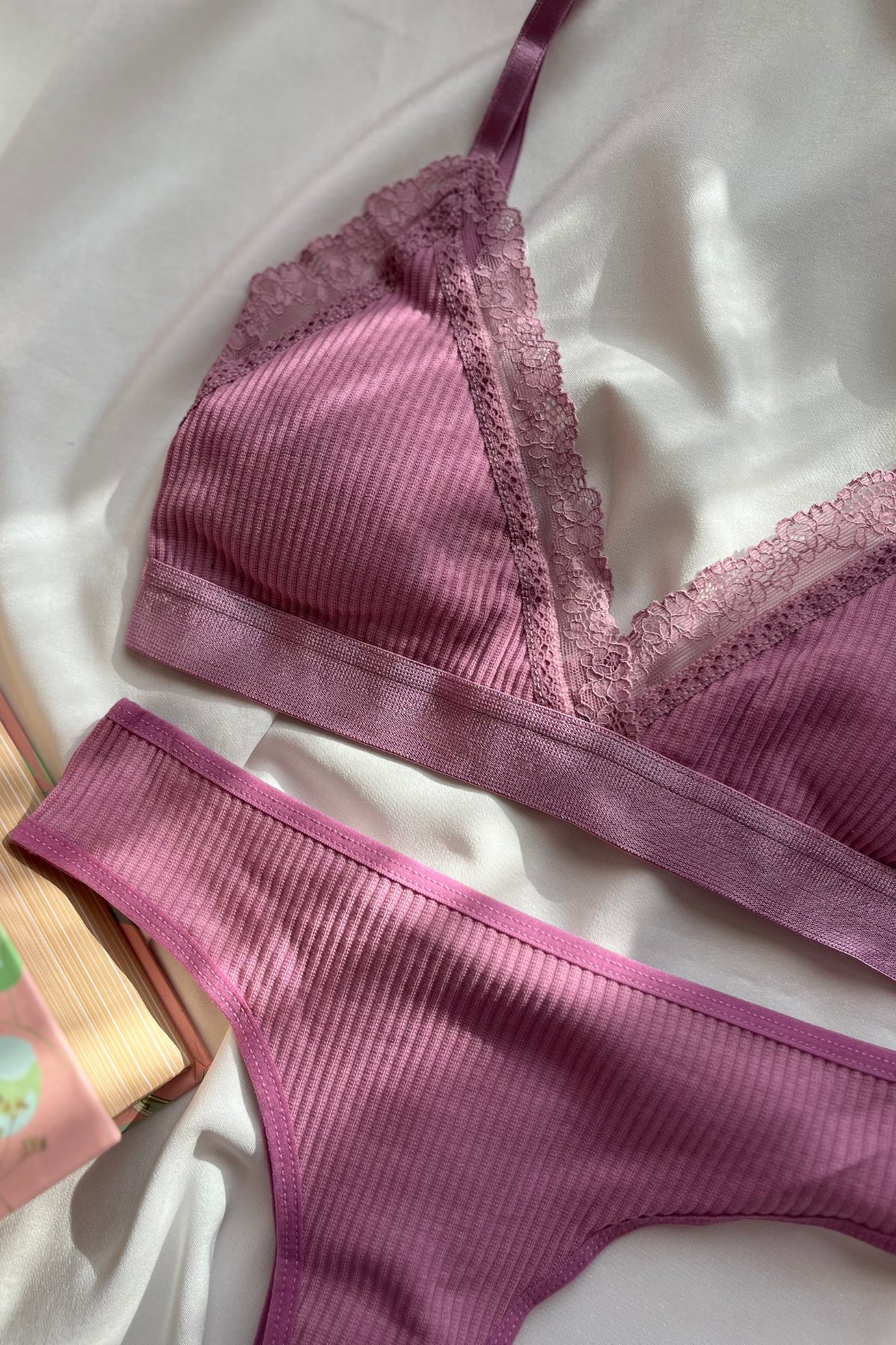  Florence Nightingale Koleksiyonu Lila Pamkulu Dantel Detaylı Bralet ve Külot Seti