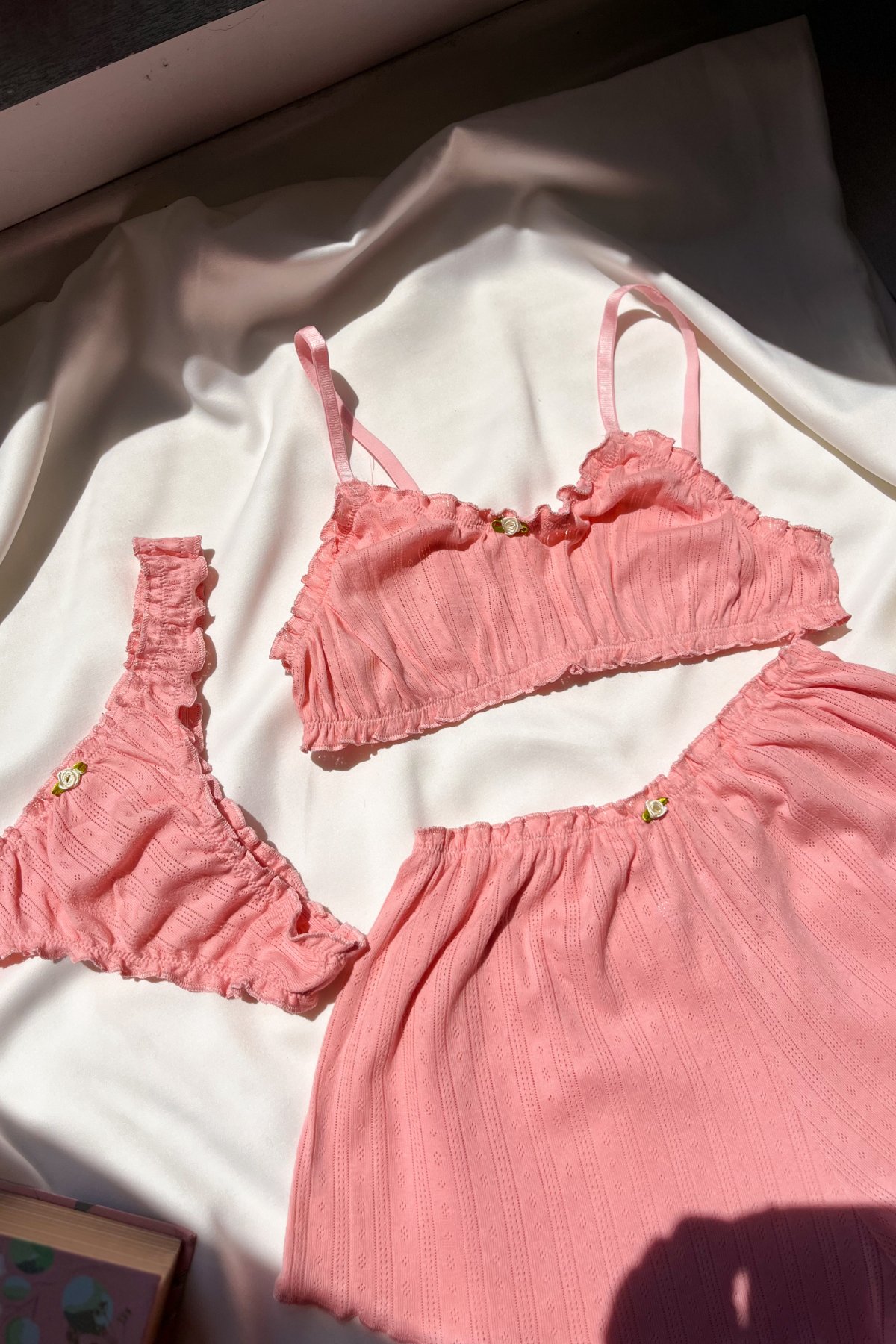 Isadora Blush Pink 3’lü Jakarlı Pamuklu Pijama Takımı — fırfırlı detaylı pembe bralet, şort ve külot seti