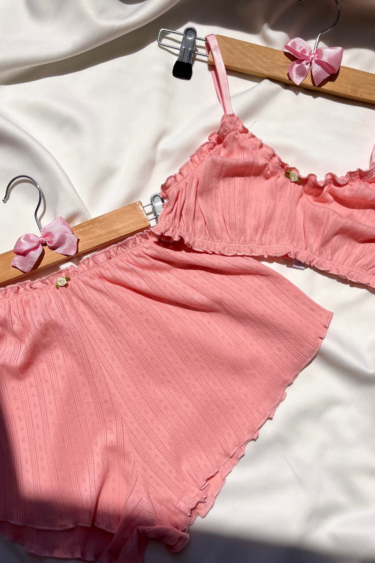 Isadora Blush Pink 3’lü Jakarlı Pamuklu Pijama Takımı — fırfırlı detaylı pembe bralet, şort ve külot seti