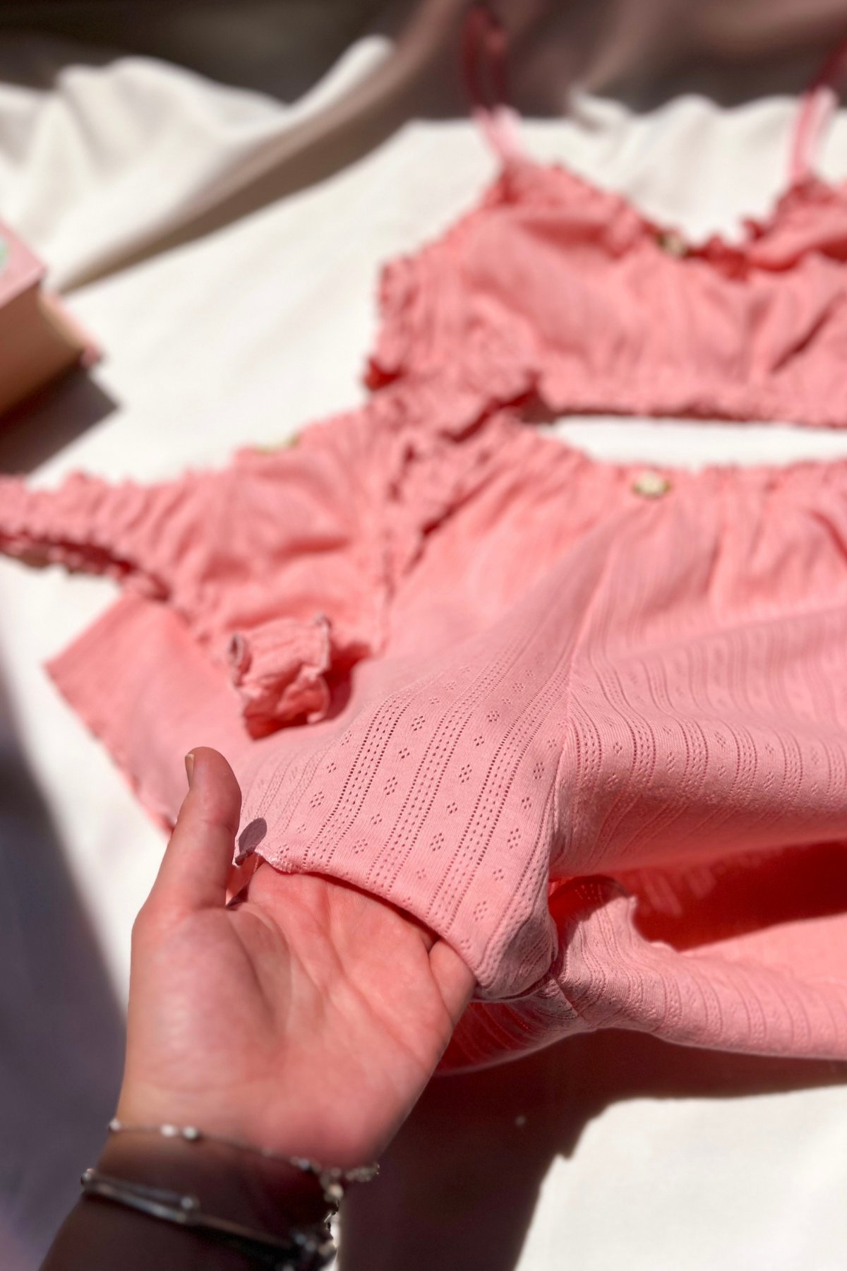 Isadora Blush Pink 3’lü Jakarlı Pamuklu Pijama Takımı — fırfırlı detaylı pembe bralet, şort ve külot seti