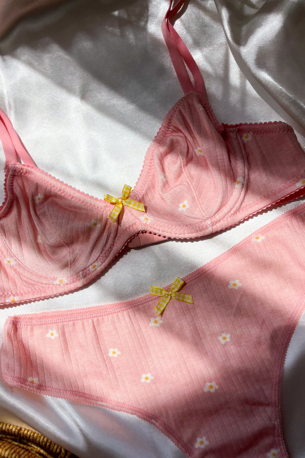 Daisy Koleksiyonu Pembe Pamuklu  Çiçekli Sütyen ve İç Çamaşırı Koleksiyonu 