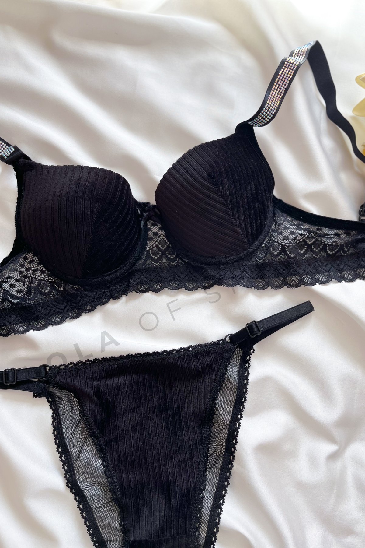 Daphne Koleksiyonu – Dantel ve Taş  Detaylı Siyah  Bralet & Külot Seti 