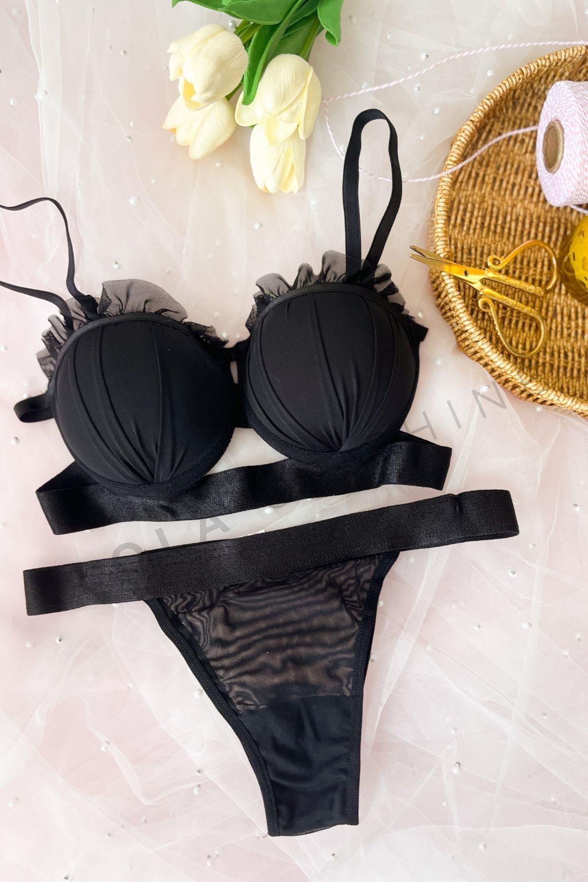 Grace O'Malley Koleksiyonu Siyah Dantel Detaylı Bralet ve Külot Seti 