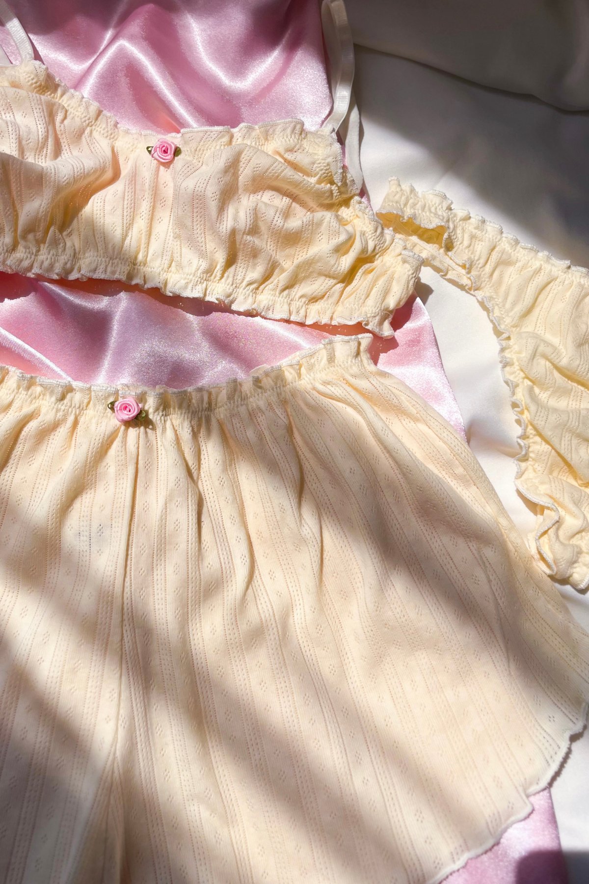 Isadora Butter Cream 3’lü Jakarlı Pamuklu Pijama Takımı — pudra fırfırlı bralet, şort ve tanga külotlu set