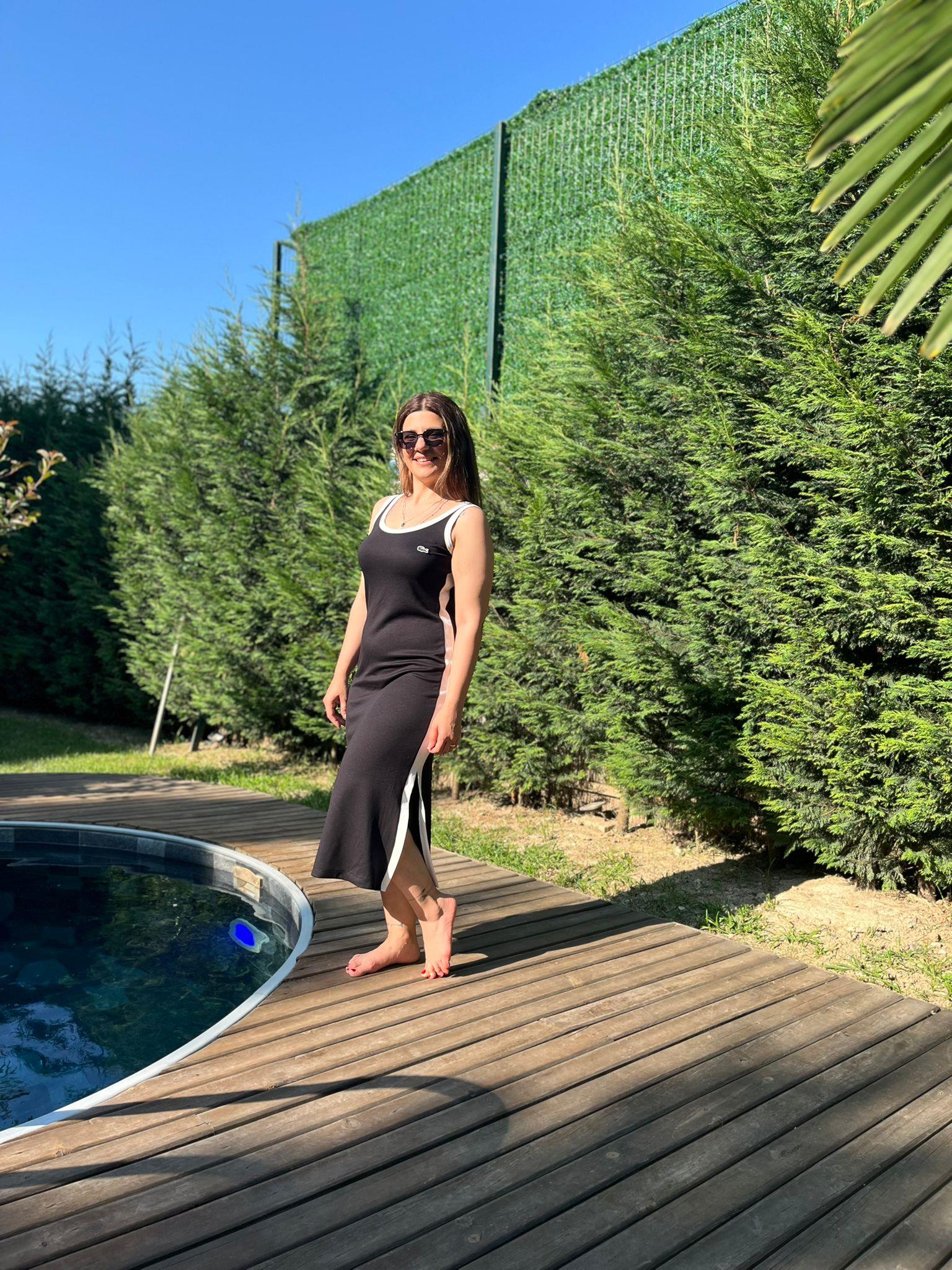 Siyah Yırtmaç Detaylı Marka Model Elbise
