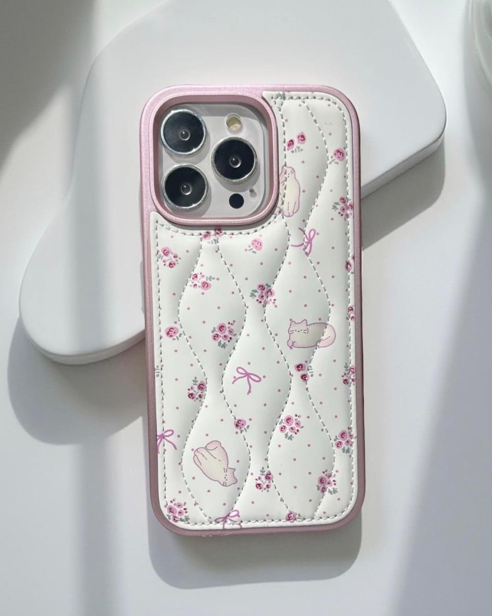 Telefon KılıfıIphone Uyumlu Kapitone Çiçek Desenli Kılıf