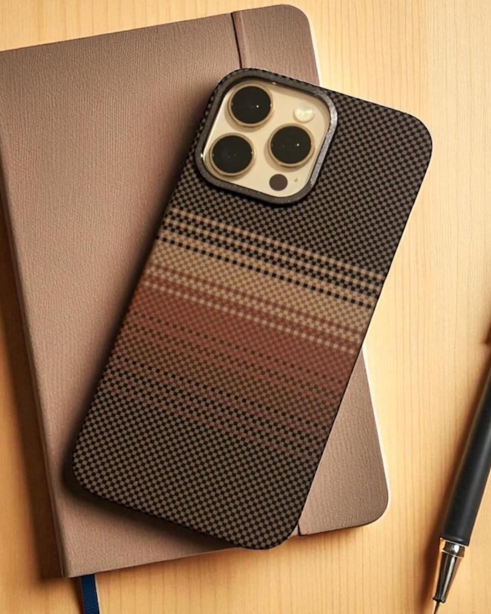 Iphone Uyumlu Lens Hediyeli İnce Karbonfiber Magsafe Destekli Kılıf
