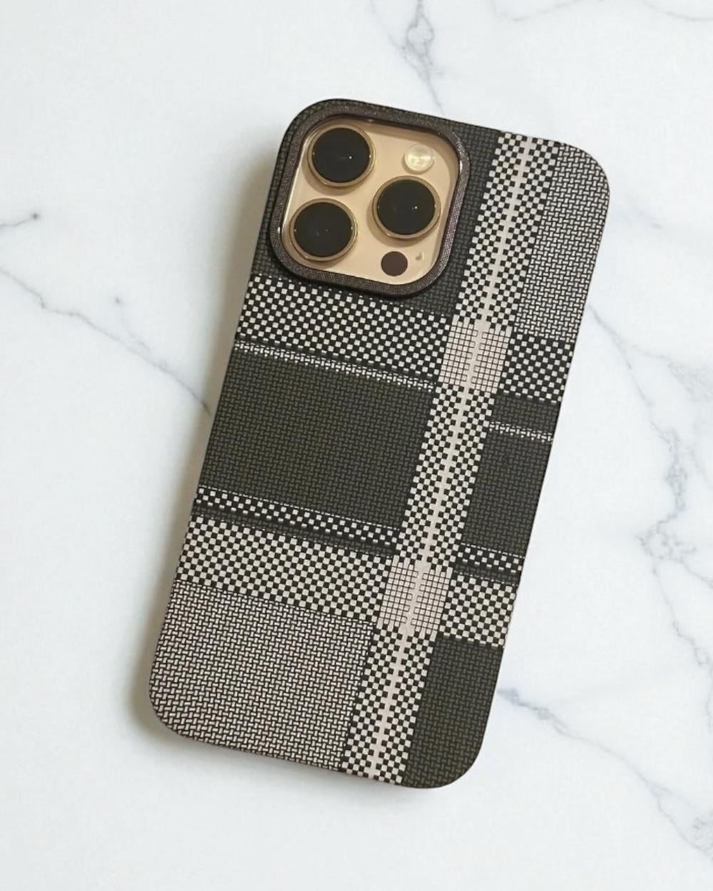 Iphone Uyumlu Lens Hediyeli İnce Karbonfiber Magsafe Destekli Kılıf
