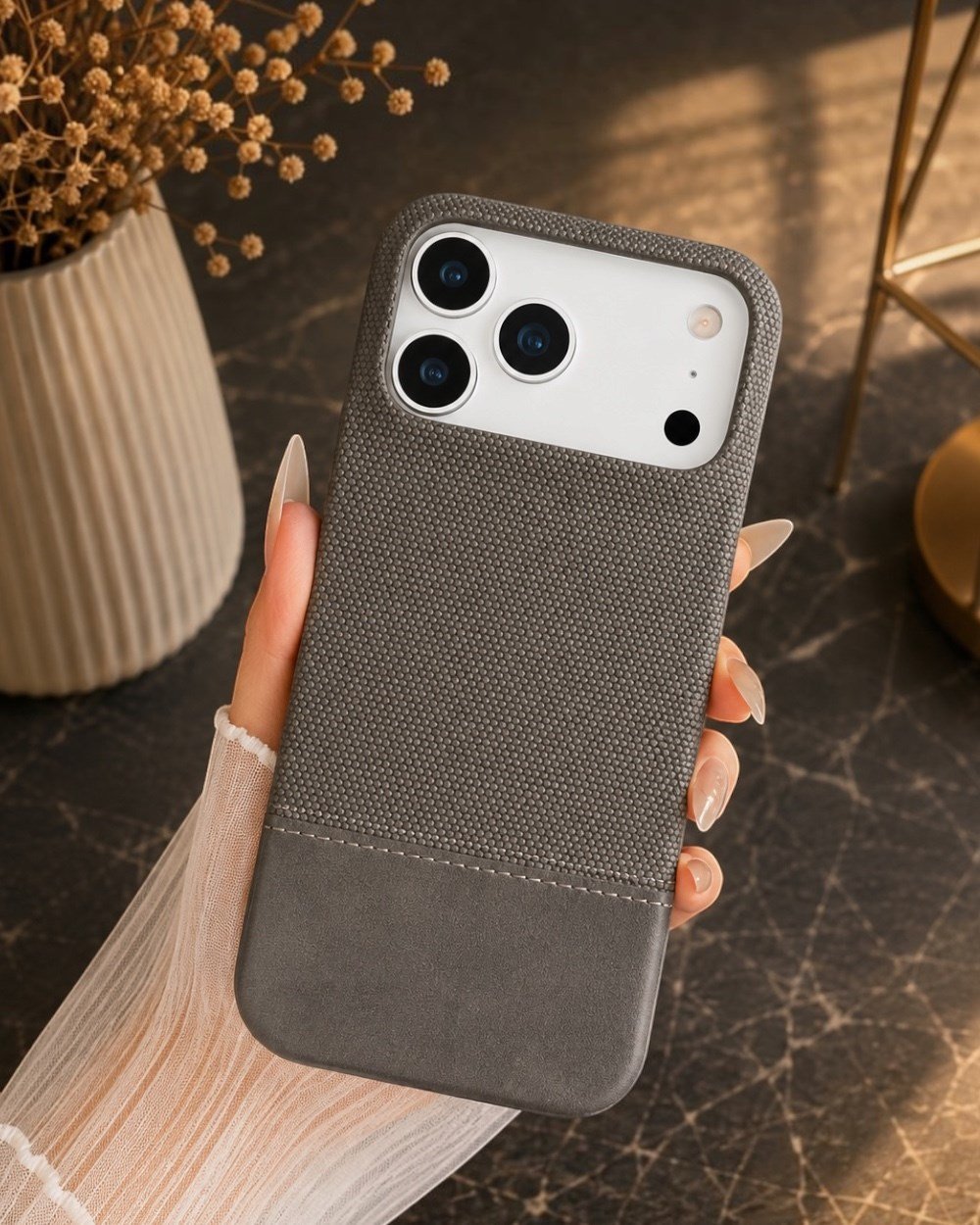 Telefon KılıfıIphone Uyumlu Premium Deri Dokulu Kenarları ve Altı Yarı Açık Magsafe Destekli Kılıf