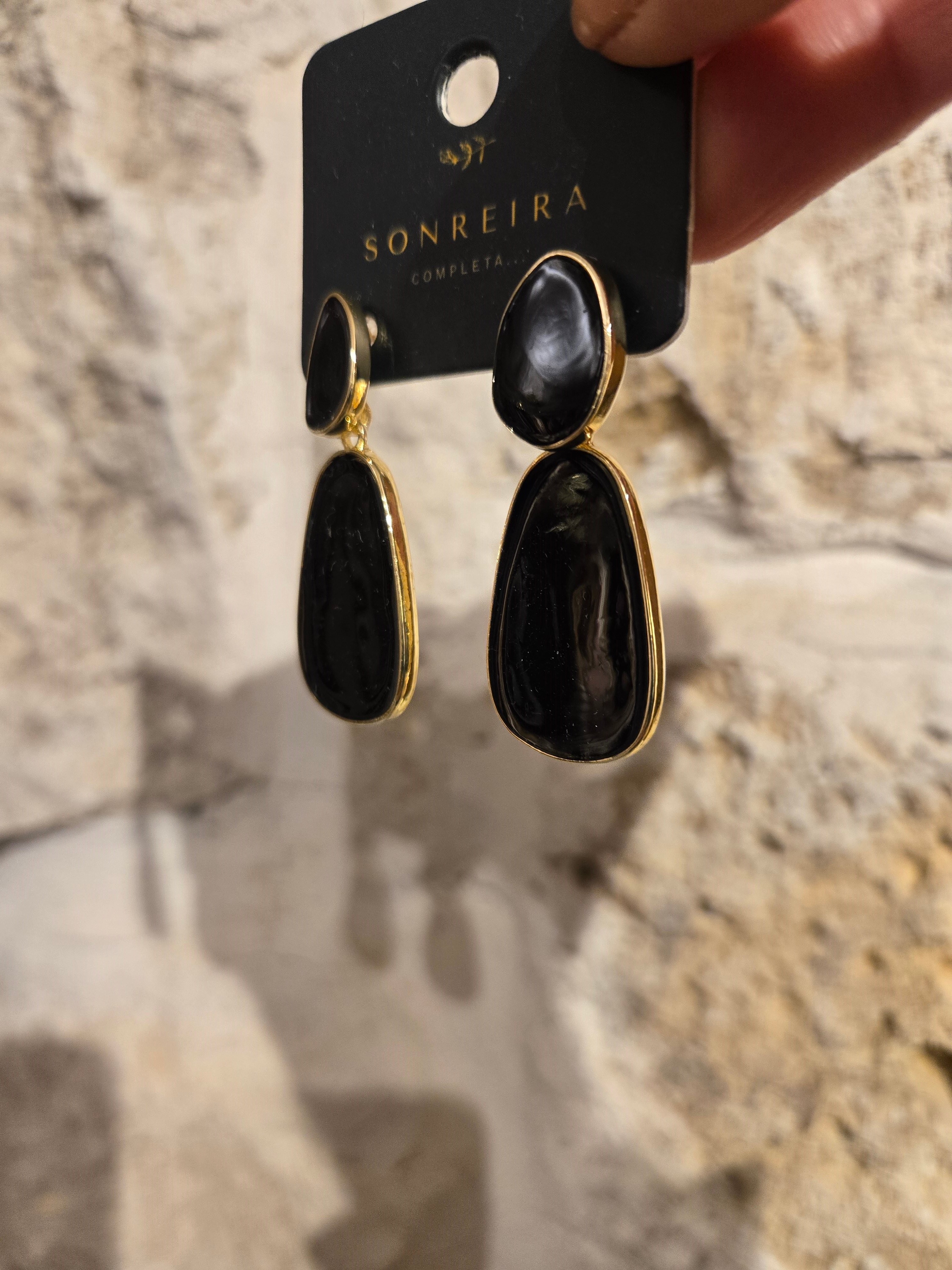 Siyah Sallantılı Gold Kenar Detaylı Küpe