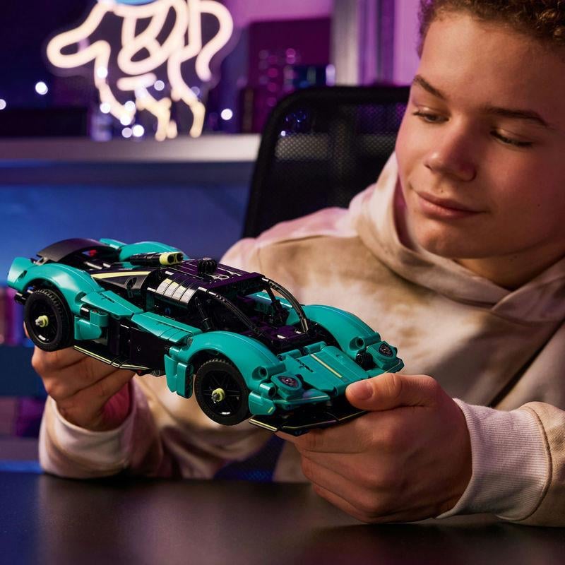LegoLego Technic Aston Martin Valkyrie 707 Parça
