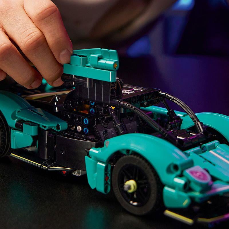LegoLego Technic Aston Martin Valkyrie 707 Parça