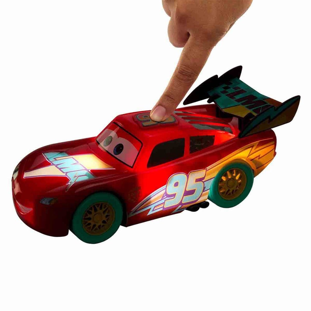 MattelDisney Sesli ve Işıklı Cars Kutlama Yarışı Şimşek McQueen Aracı