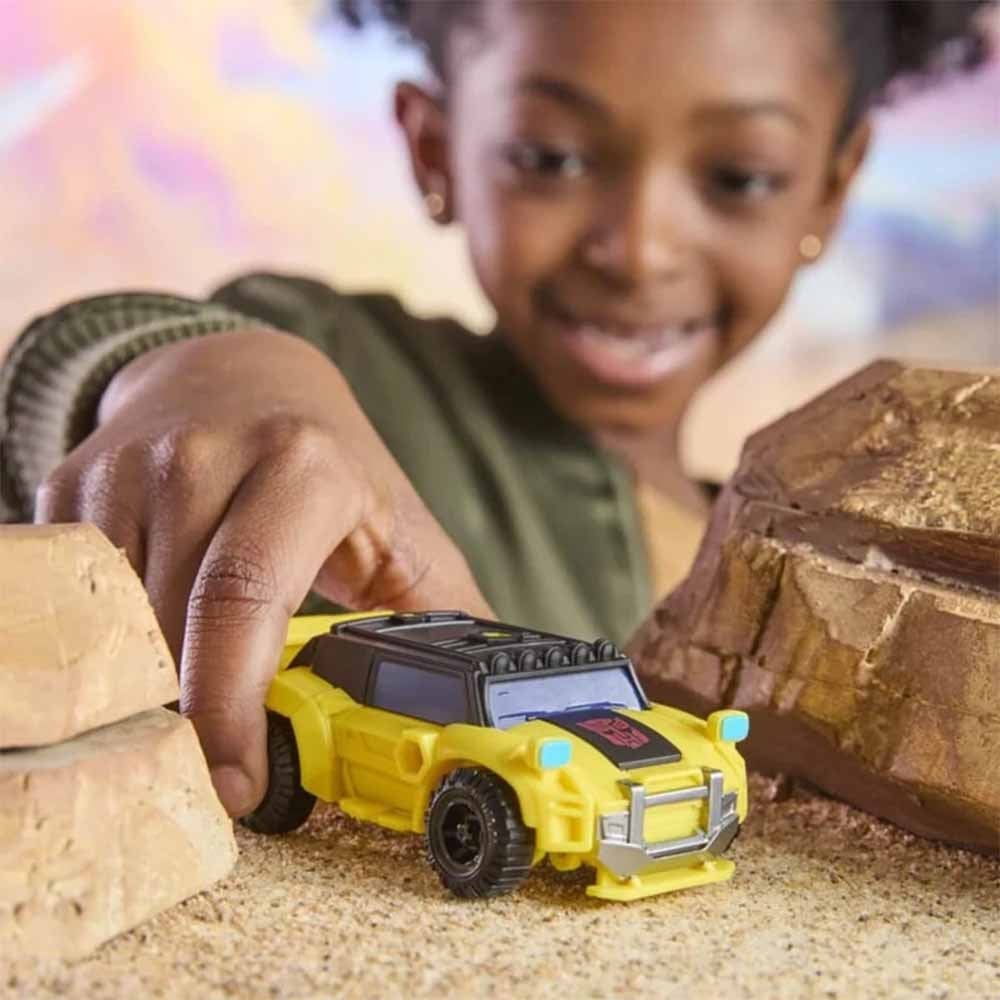TransformersTransformers Cyberworld Cyber Changers Dönüşebilen Bumblebee