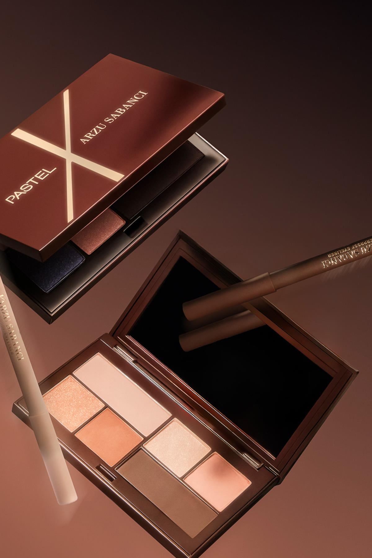 X Arzu Sabancı Eyeshadow Palette 62