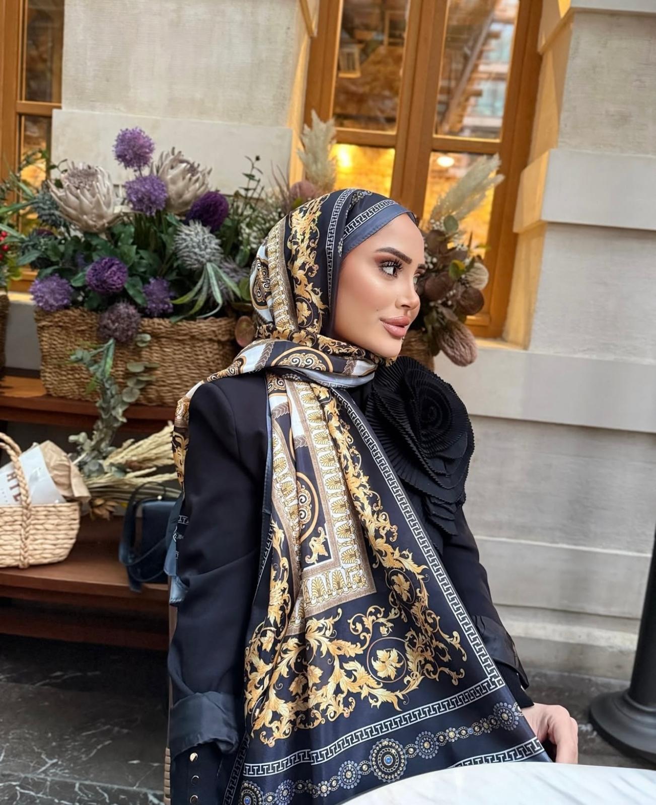 Vers Model Şal Siyaha Gold