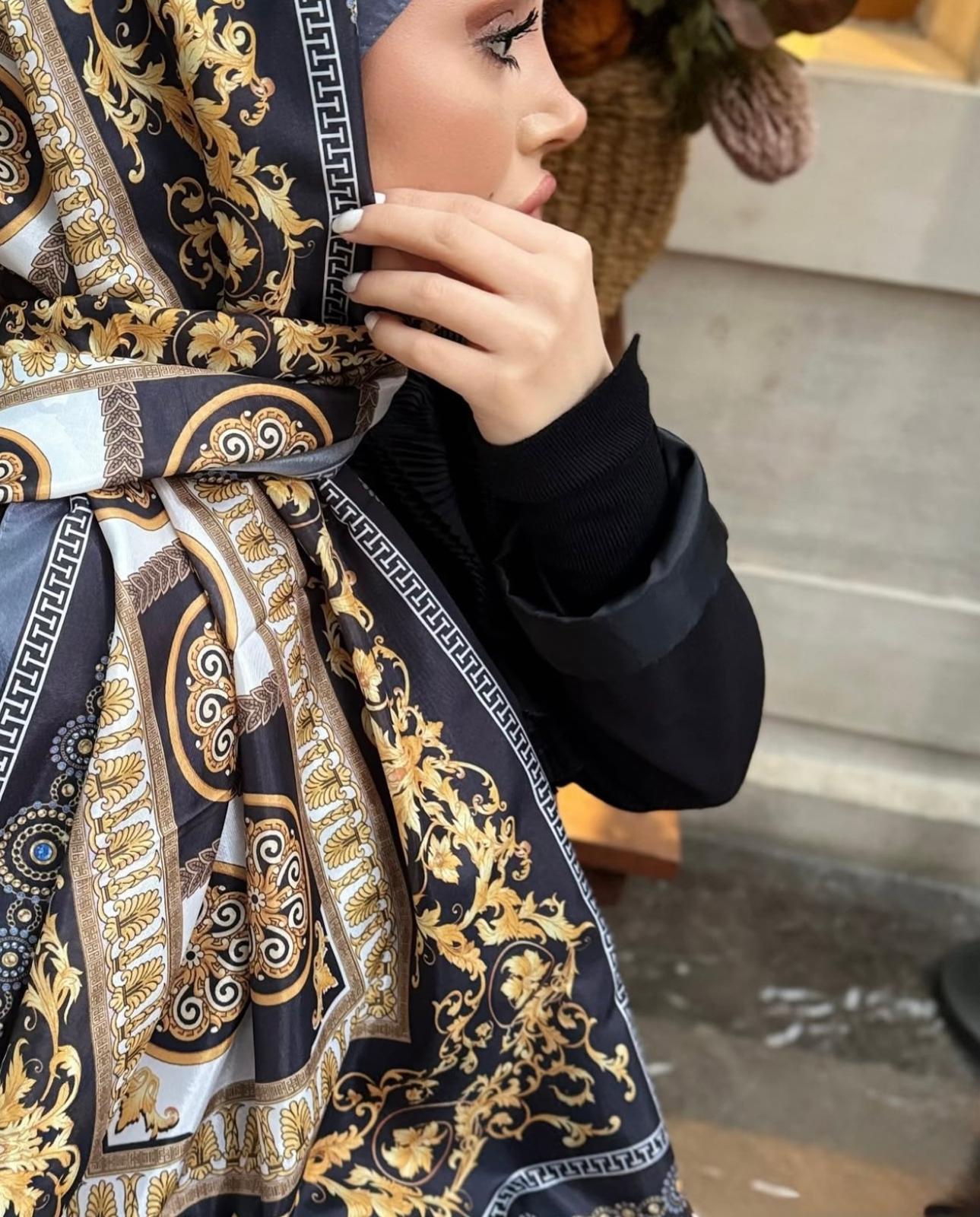 Vers Model Şal Siyaha Gold