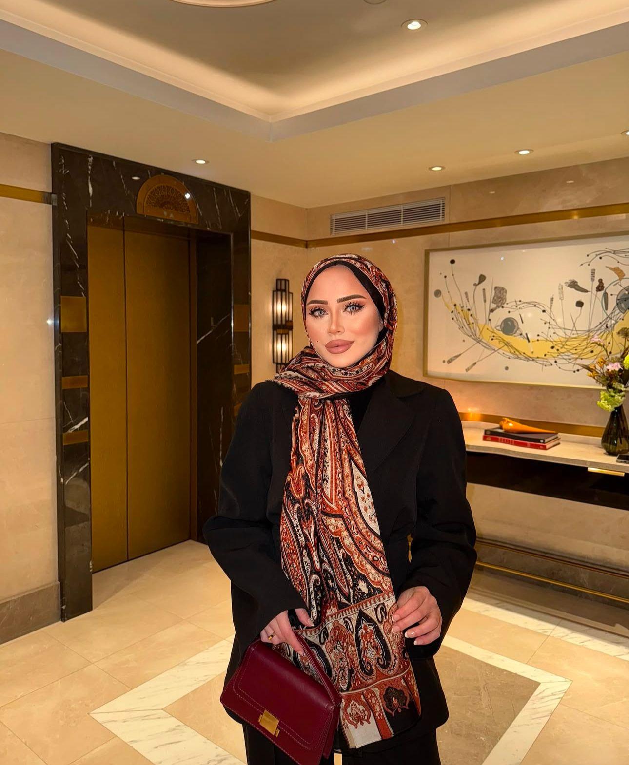 Yüsra Model Şal Siyah Hardal