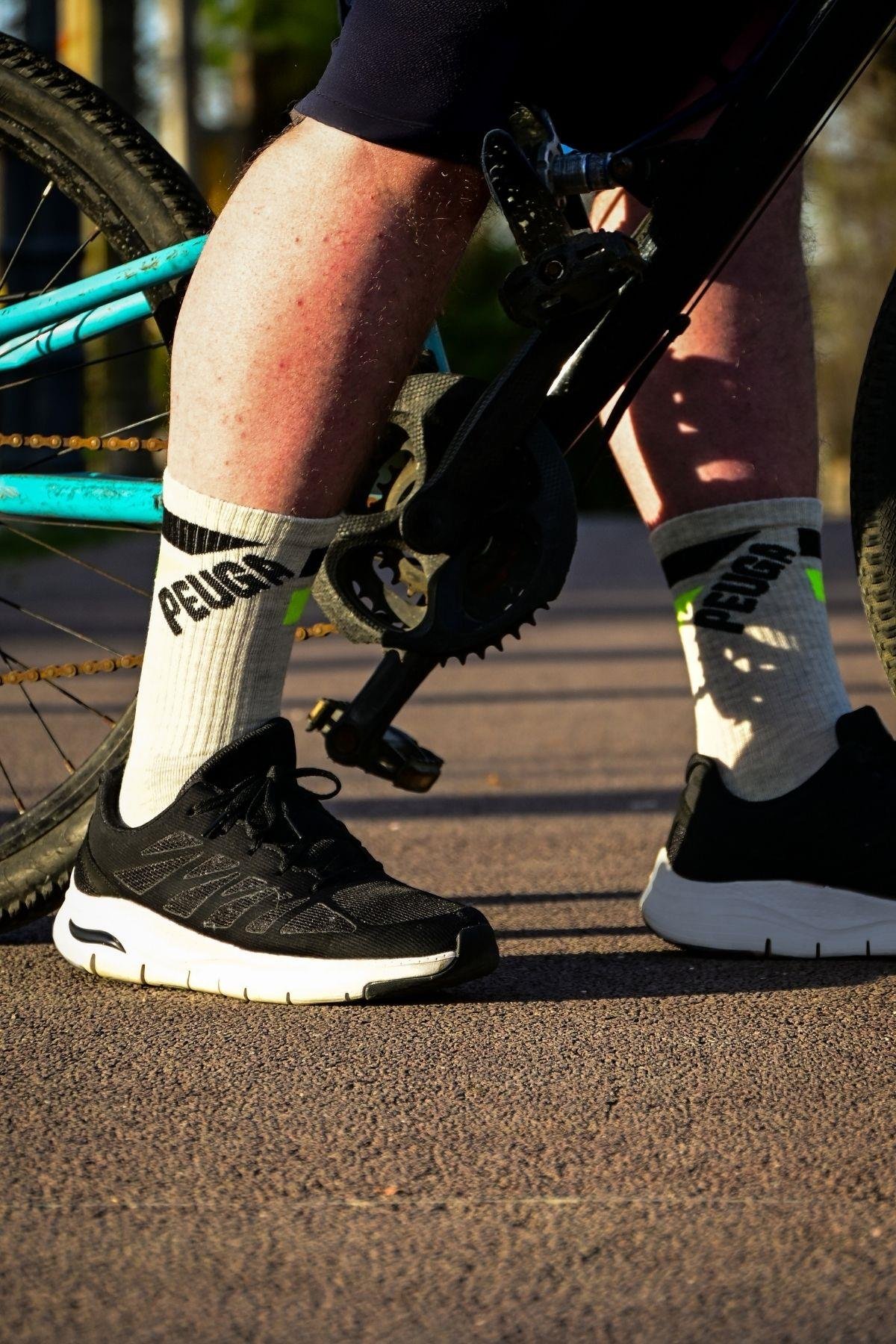 Erkek Bej-Neon Sarı Yazılı Soket Çorap