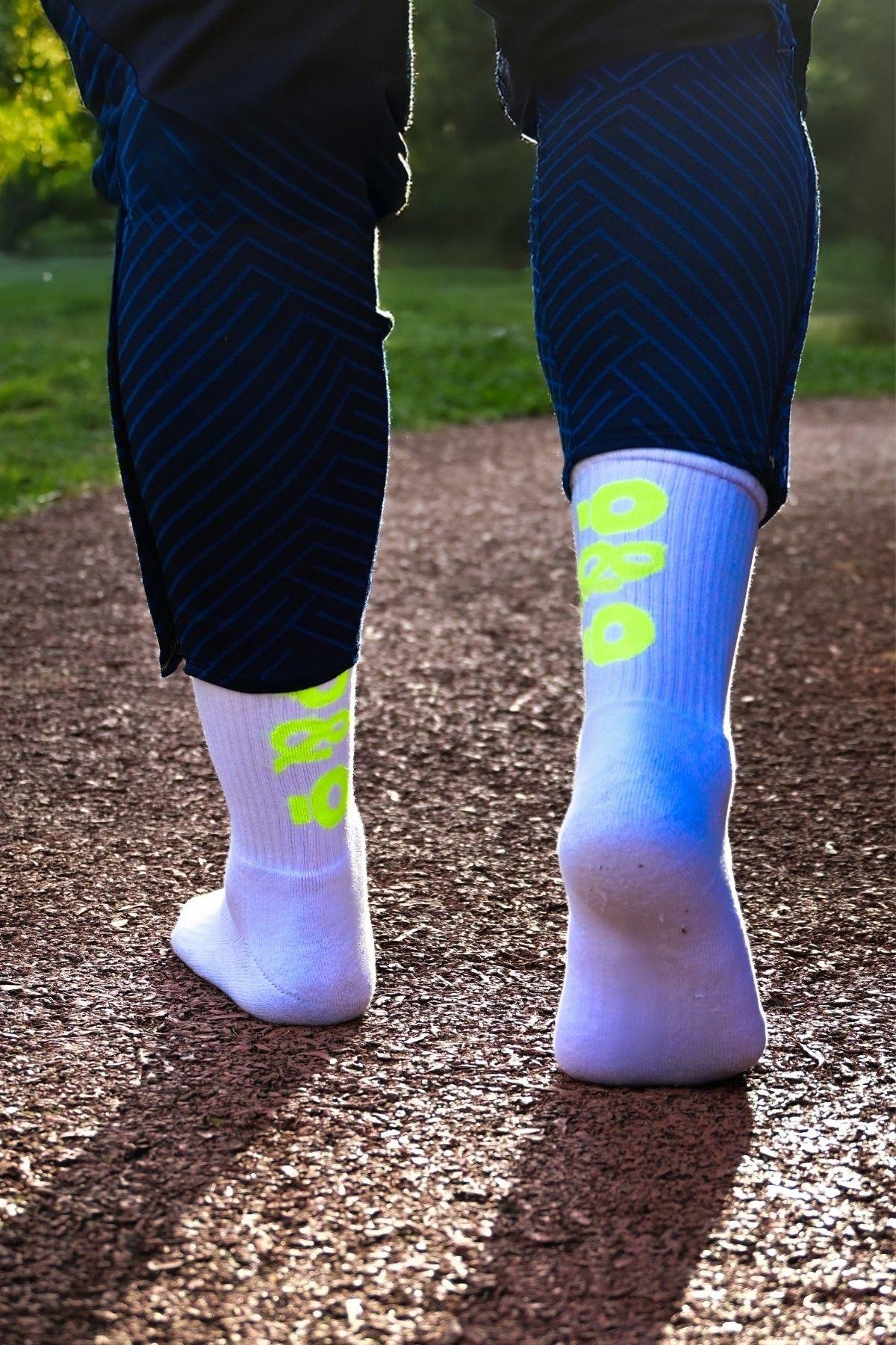 Erkek Beyaz-Neon Sarı Logolu Soket Çorap