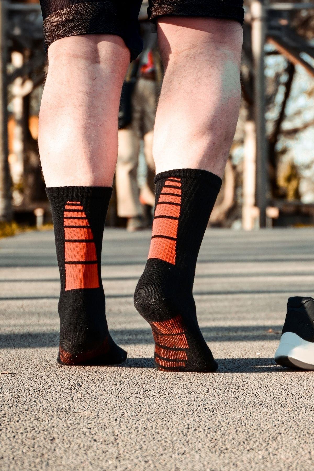 Erkek Siyah-Kırmızı Desenli Soket Çorap