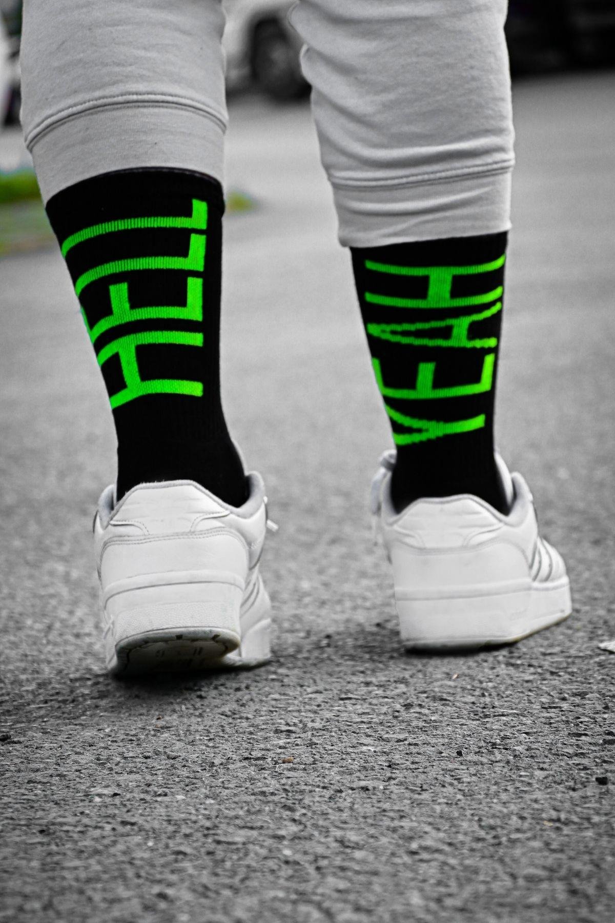 Erkek Siyah-Neon Sarı Sloganlı Soket Çorap