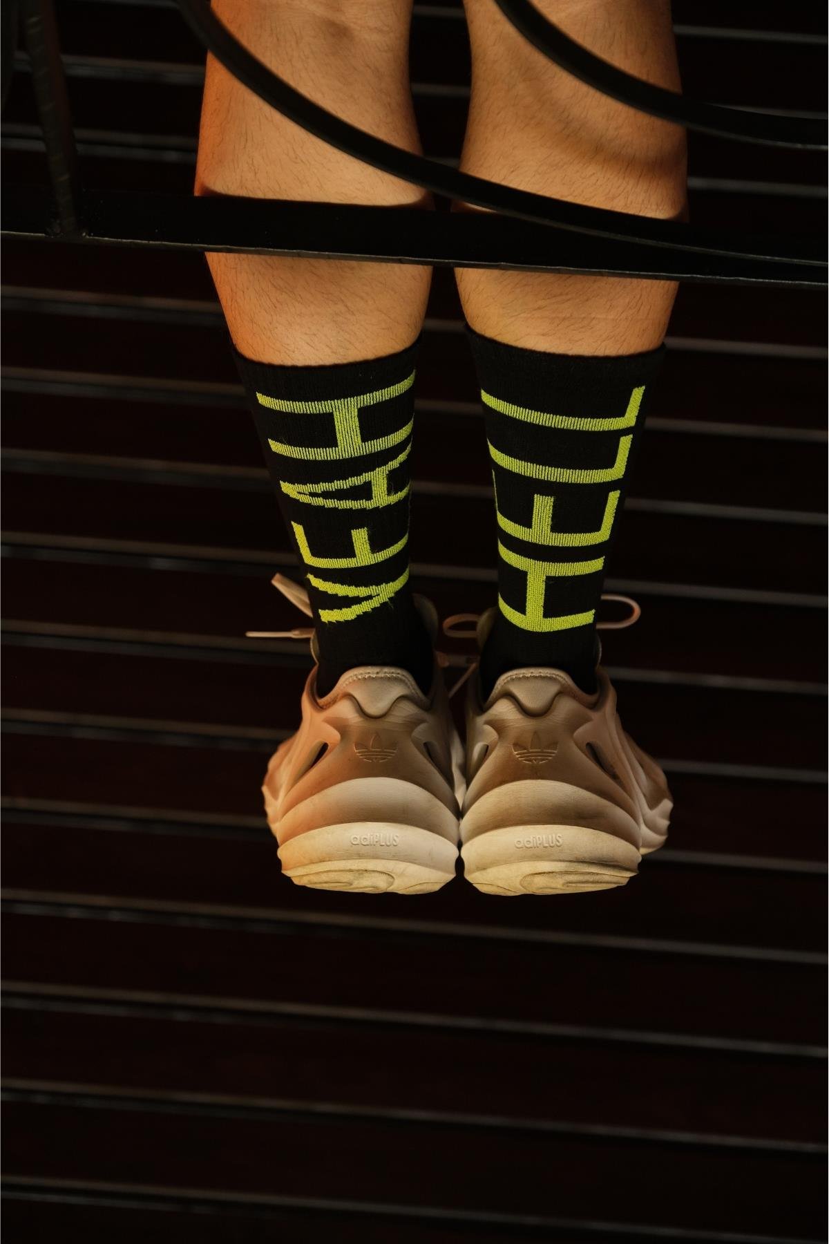 Erkek Siyah-Neon Sarı Sloganlı Soket Çorap