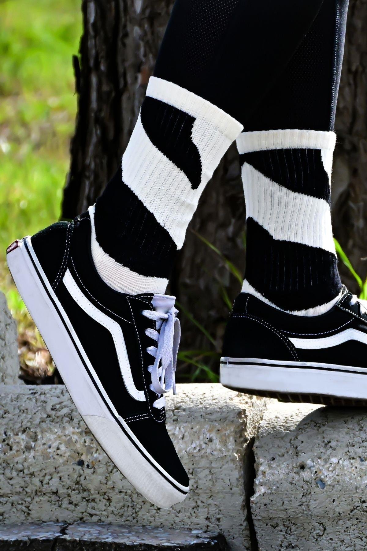 Kadın Bej-Siyah Desenli Yarım Havlu Soket Çorap