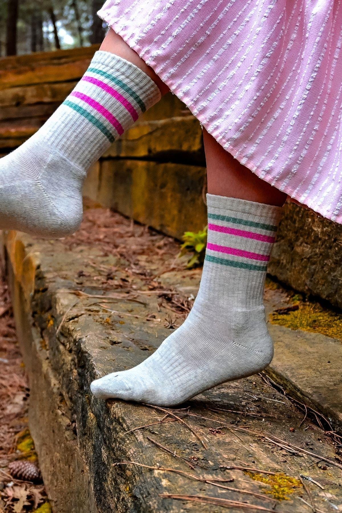Kadın Gri-Pembe Çizgili Soket Çorap