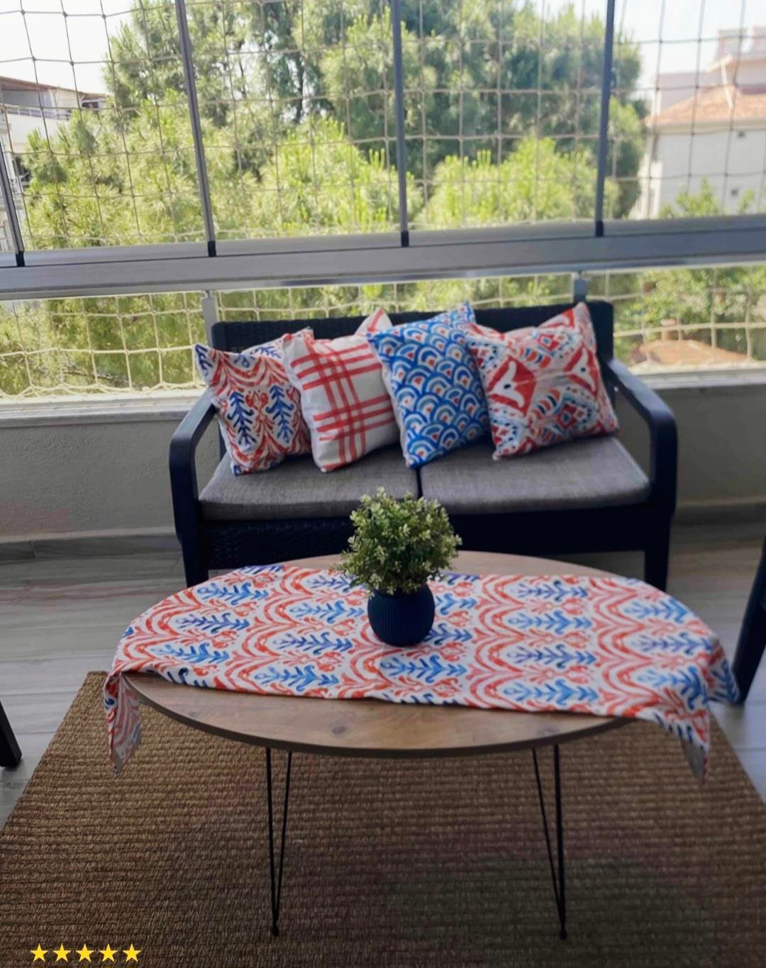 Mavi Kırmızı Soyut Dekoratif Desenli 4'lü Kırlent Kılıfı 1 Runner Seti 4kmbs067-RS-02