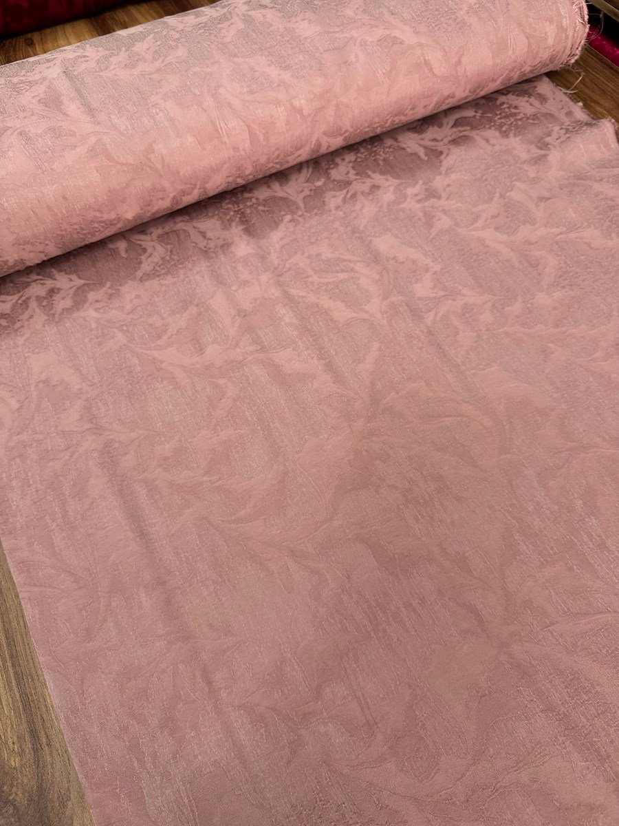 Pembe Dağılmış Çiçek Desen Jakarlı İpek Kupra