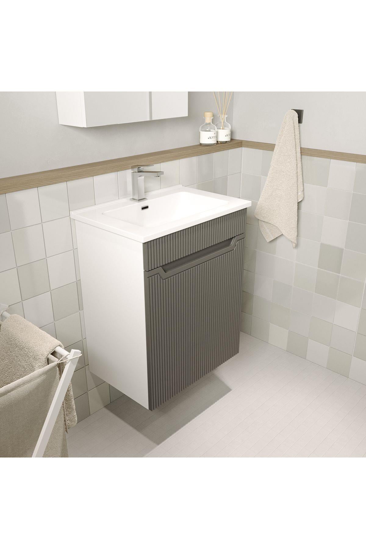 Banyo Dolabi Aynali Cnc İşlemeli̇ Membran Kapakli 55 Cm