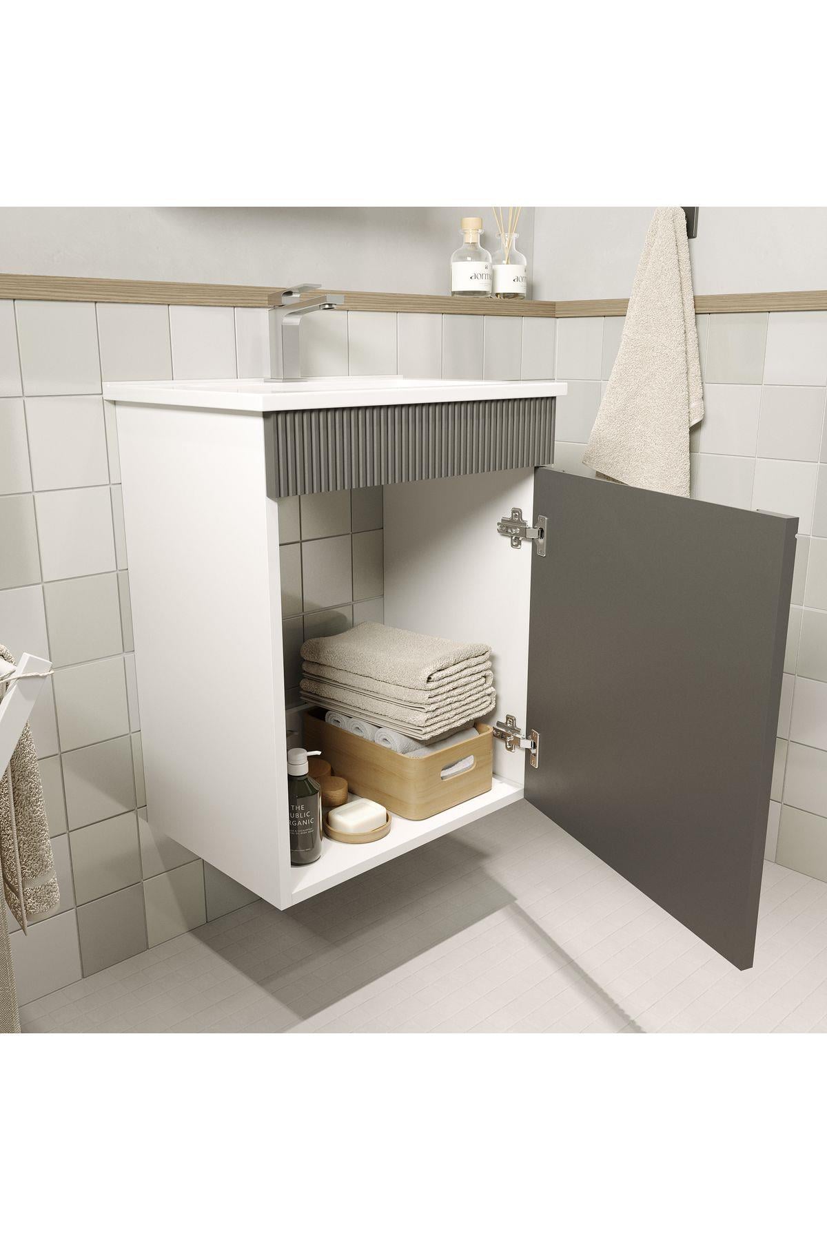 Banyo Dolabi Aynali Cnc İşlemeli̇ Membran Kapakli 55 Cm