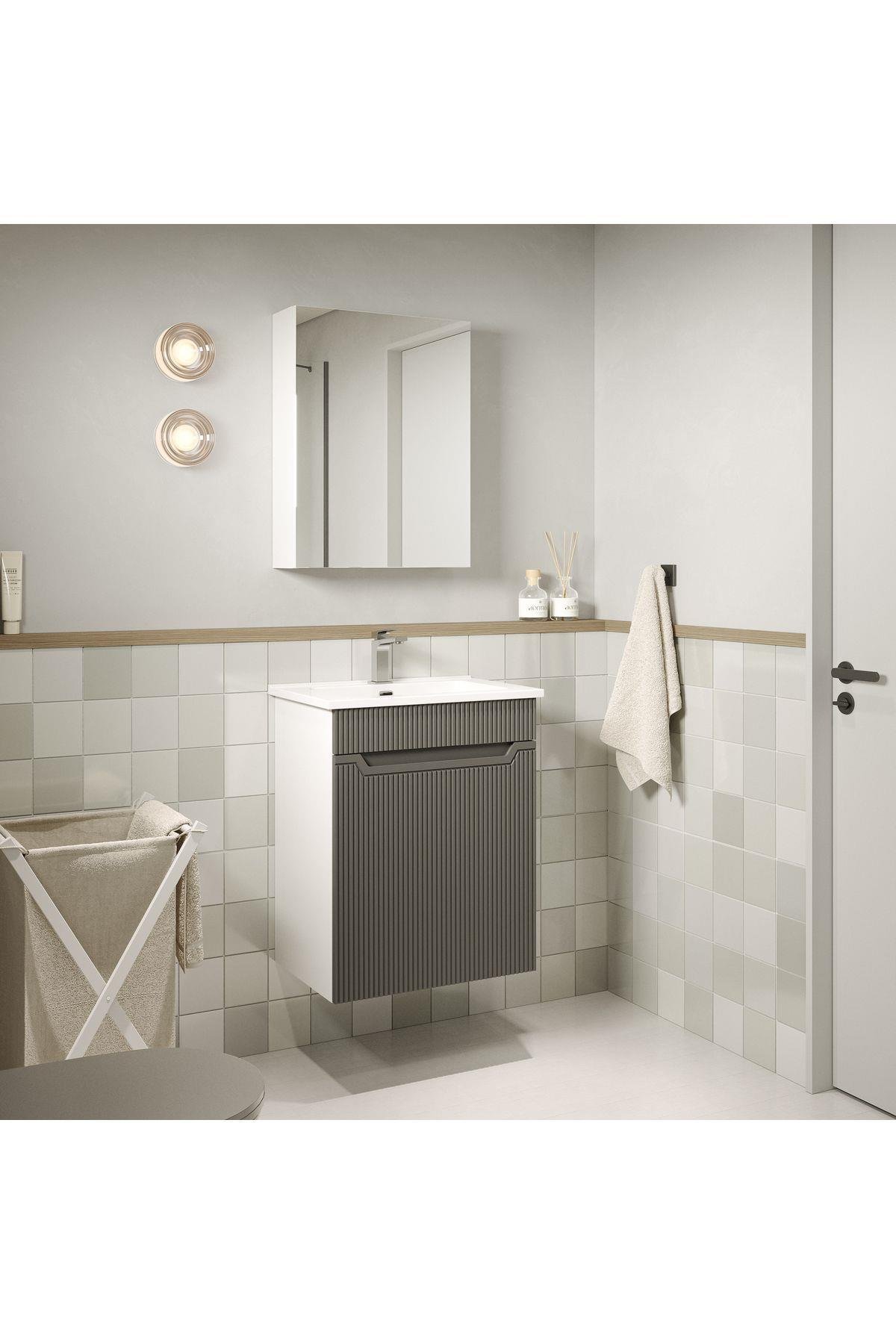 Banyo Dolabi Aynali Cnc İşlemeli̇ Membran Kapakli 55 Cm
