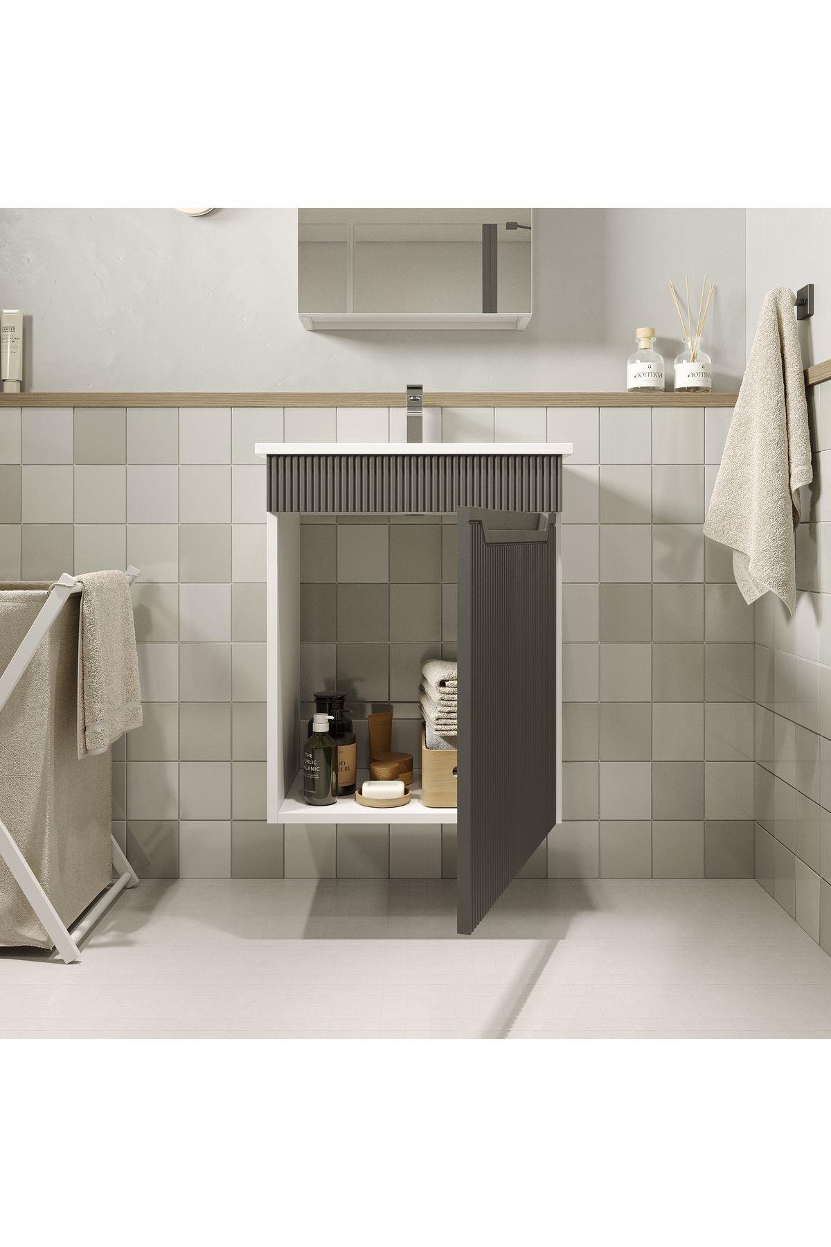 Banyo Dolabi Aynali Cnc İşlemeli̇ Membran Kapakli 55 Cm