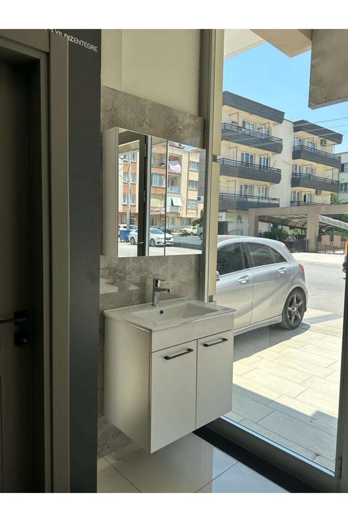 BANYO DOLABI AYNALI CNC İŞLEMELİ MEMBRAN KAPAKLI 65 cm