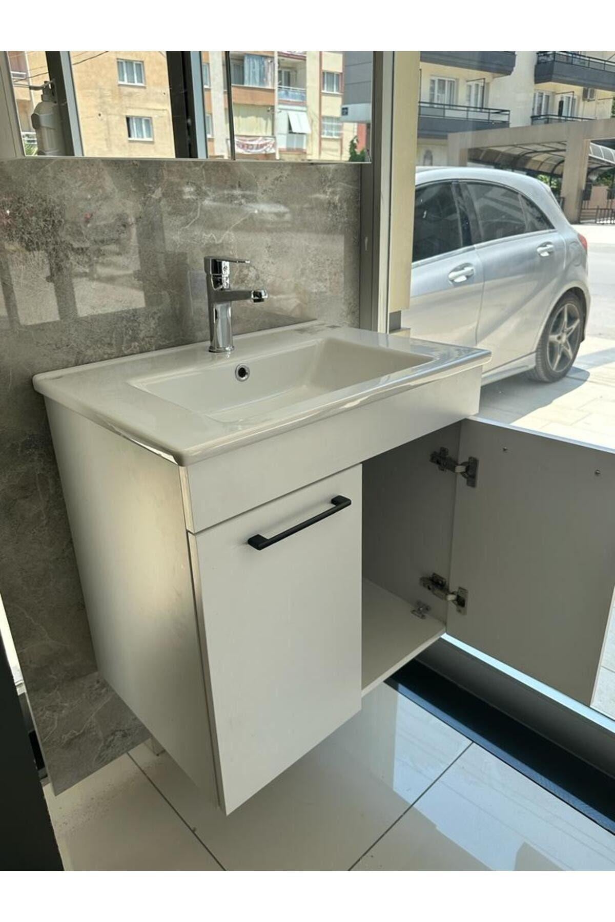BANYO DOLABI AYNALI CNC İŞLEMELİ MEMBRAN KAPAKLI 65 cm