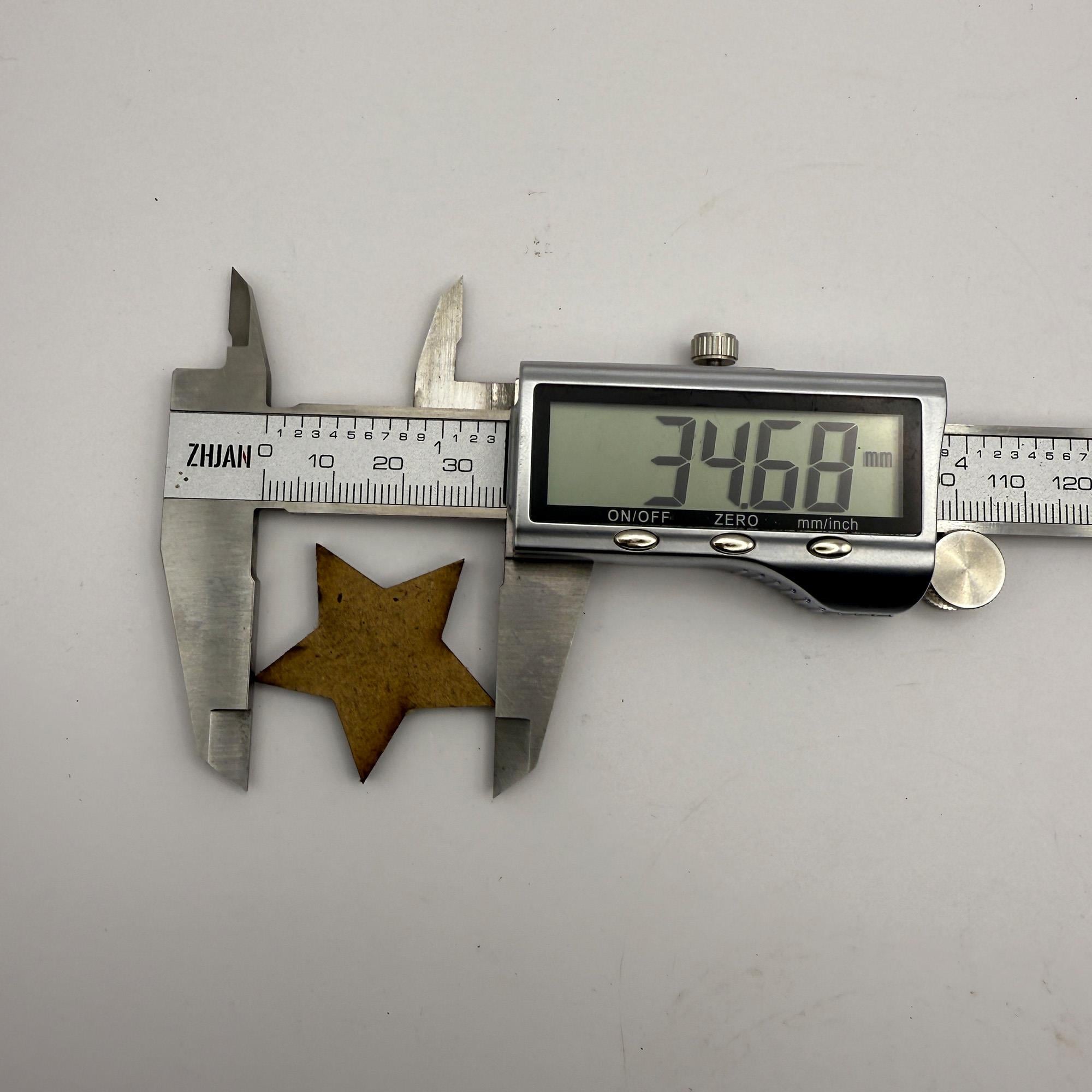 20 Adet Orta Boy Yıldız Ahşap Hobi Parçaları – 35mm x 4mm MDF Lazer Kesim