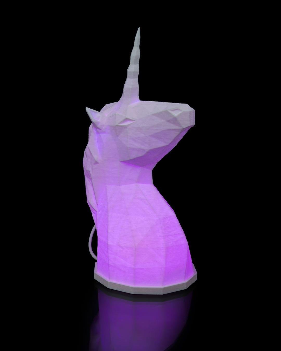 low-poly-unicorn-masa-lambasi-e-9135.jpg
