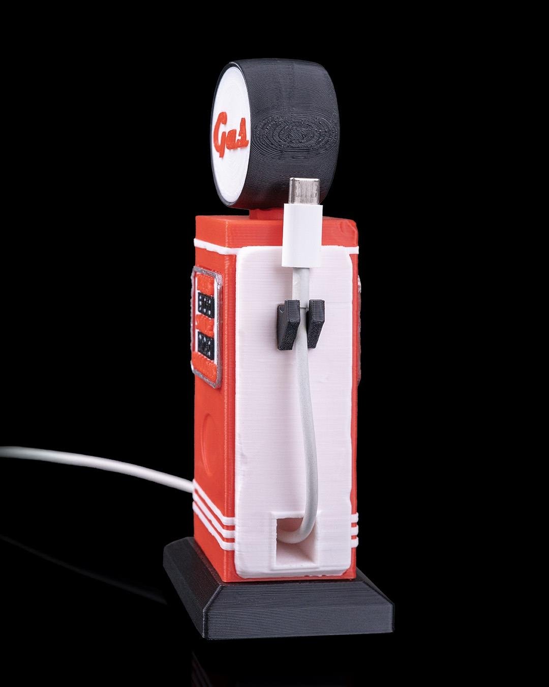 Pump It Up Kablo Tutucu – Retro Benzin Pompası Tasarımı