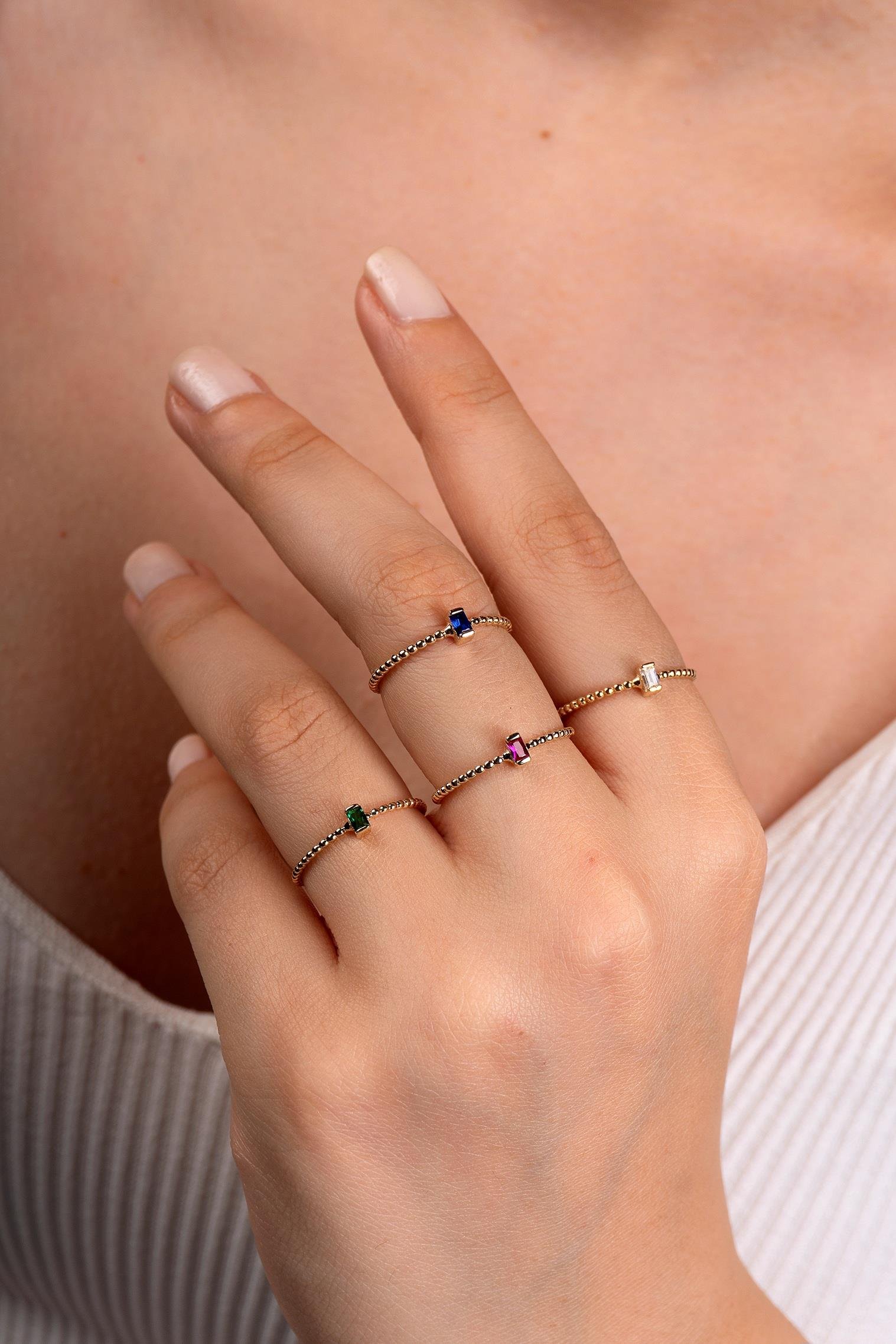 14 Ayar Altın Beyaz Baget Taşlı Yüzük 