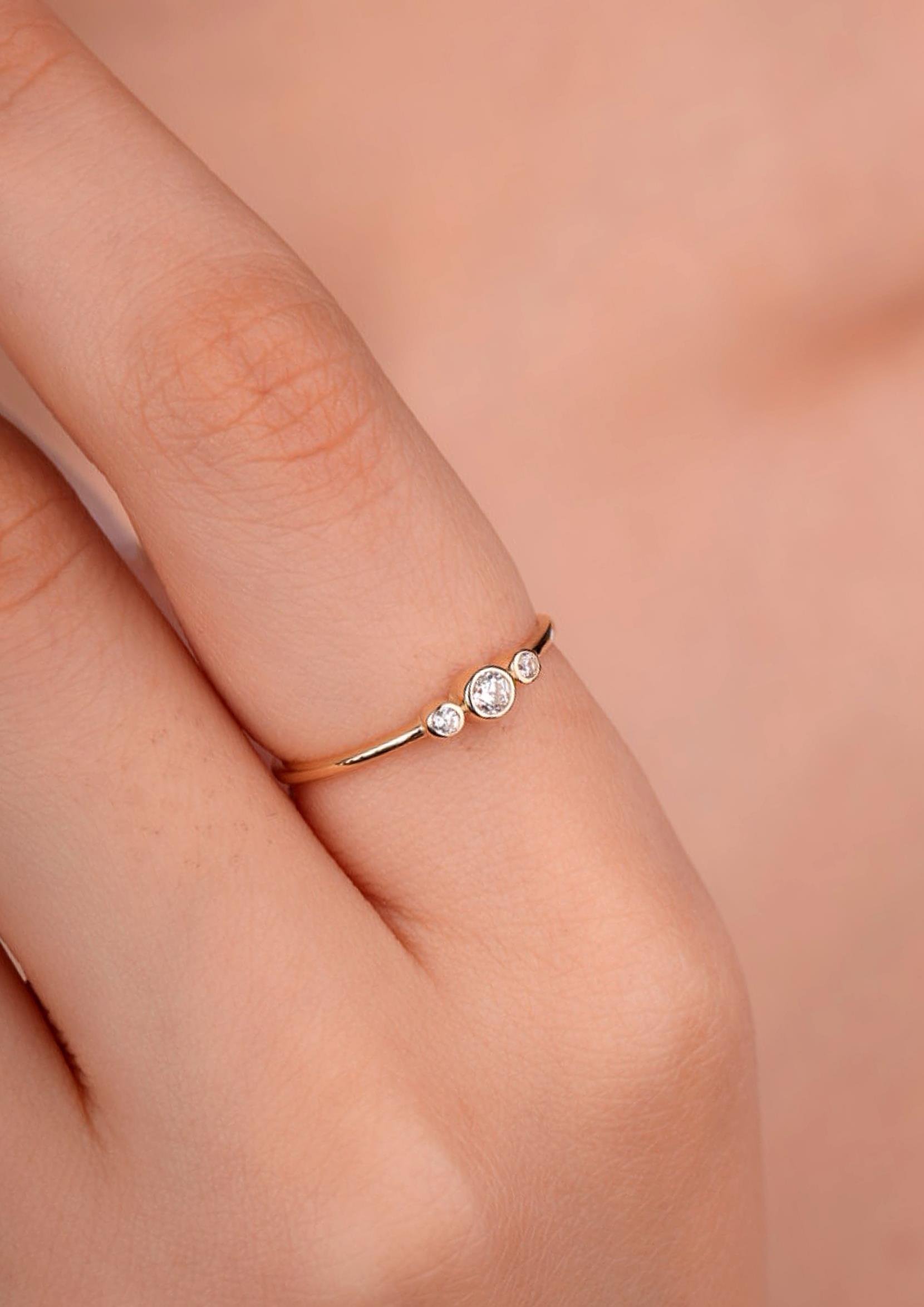 14 Ayar Altın Beyaz Taşlı Minimal Yüzük 