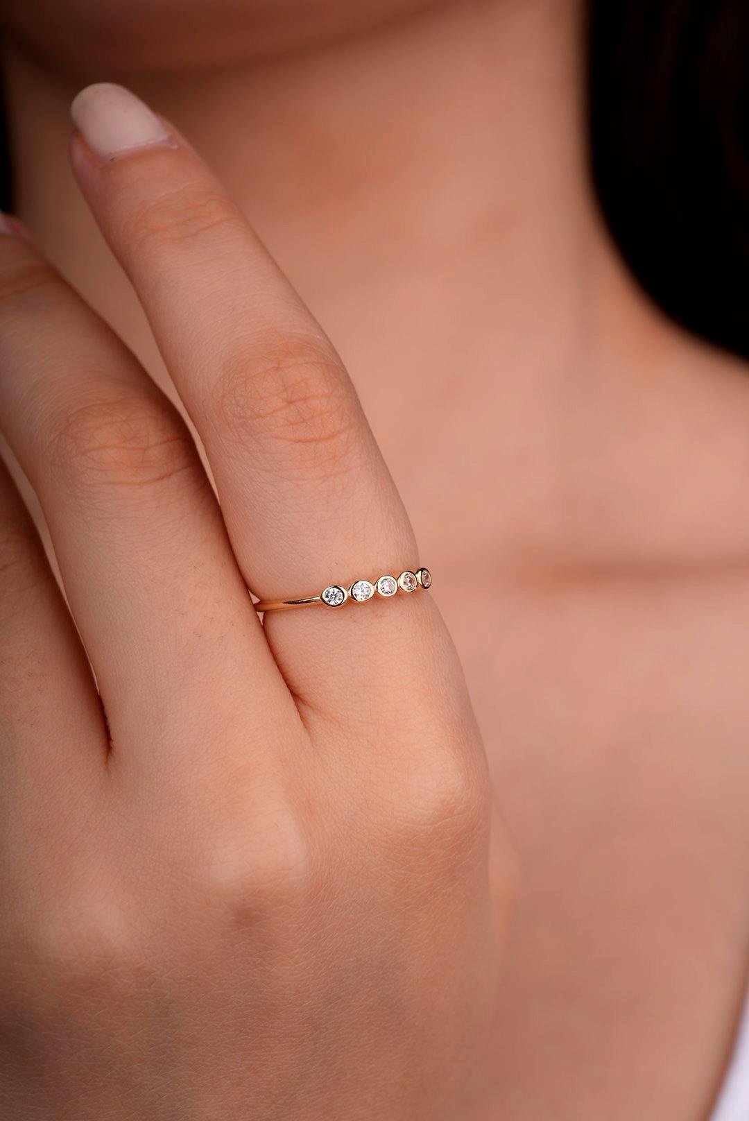 14 Ayar Altın Beyaz Taşlı Minimal Yüzük 