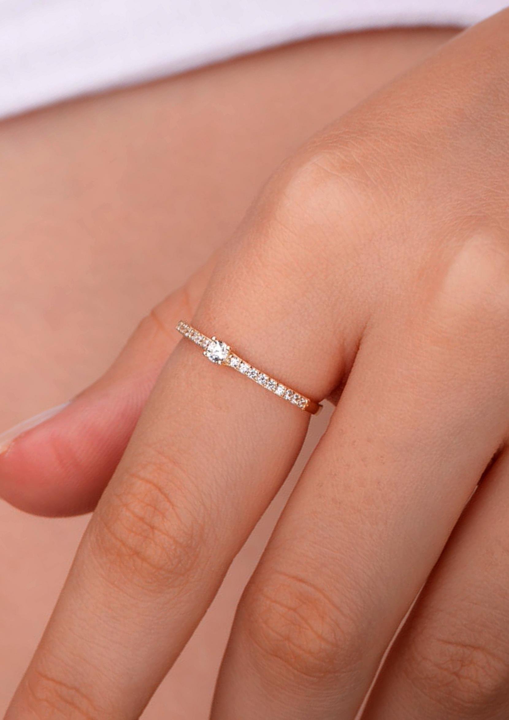 14 Ayar Altın Beyaz Taşlı Yarımtur Minimal Yüzük 