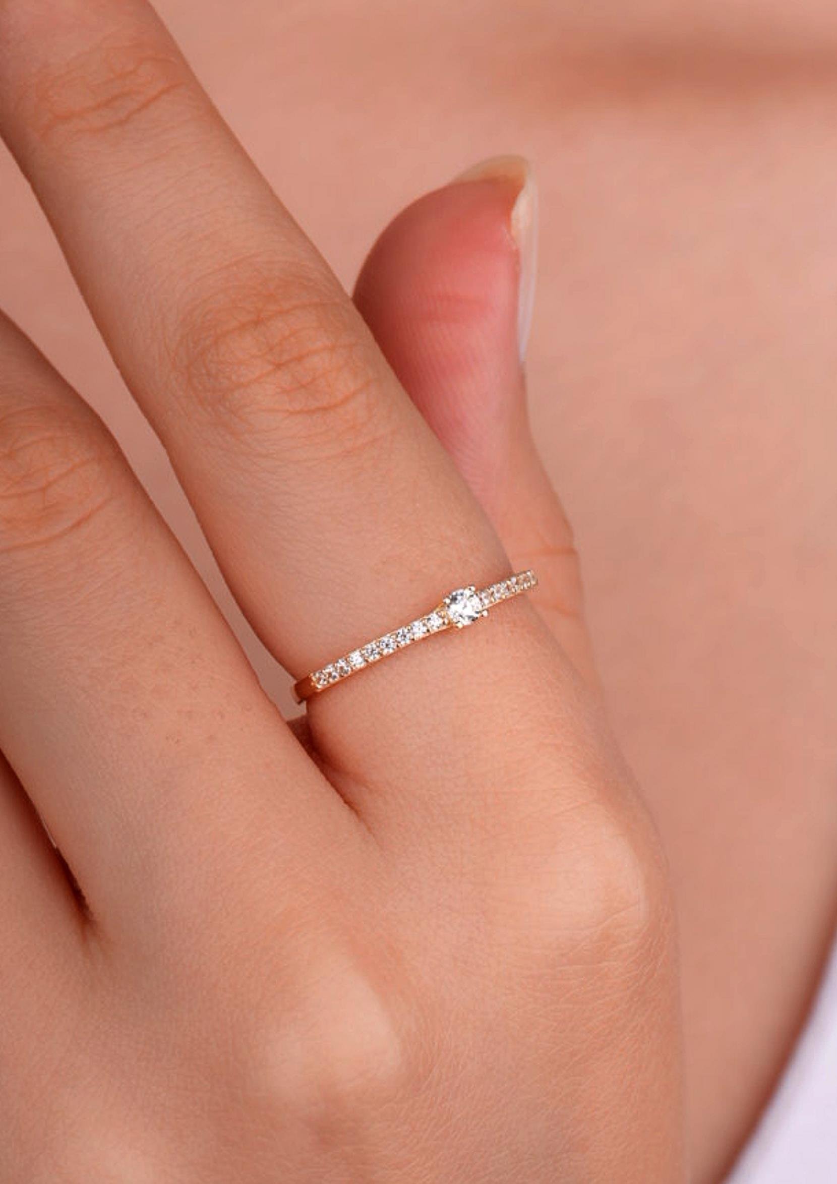14 Ayar Altın Beyaz Taşlı Yarımtur Minimal Yüzük 