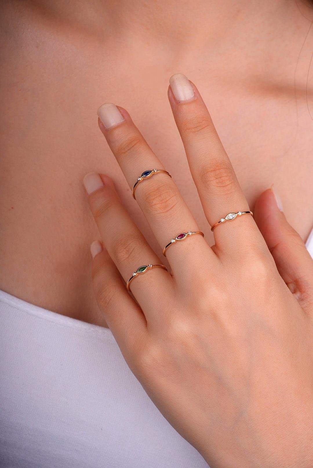 14 Ayar Altın Mavi ve Beyaz Taşlı Minimal Yüzük 