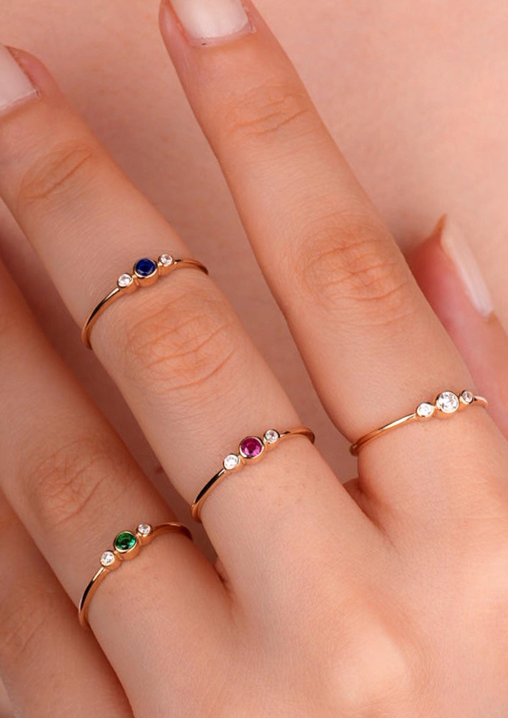 14 Ayar Altın Yeşil ve Beyaz Taşlı Minimal Yüzük 