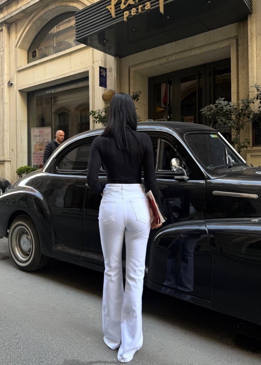 Beyaz İspanyol Paça Likralı Jean Pantolon