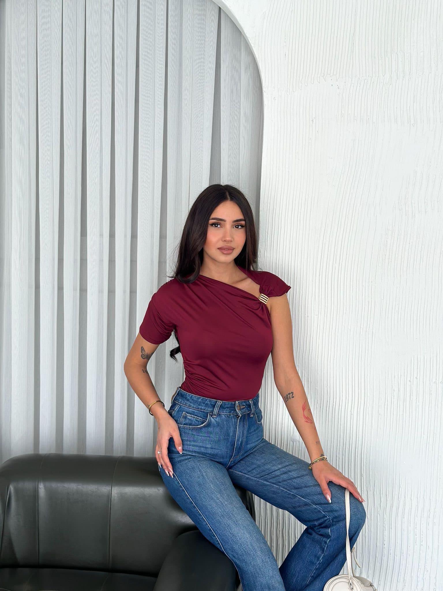 Bordo Omuz Büzgülü Gold Aksesuarlı Crop 