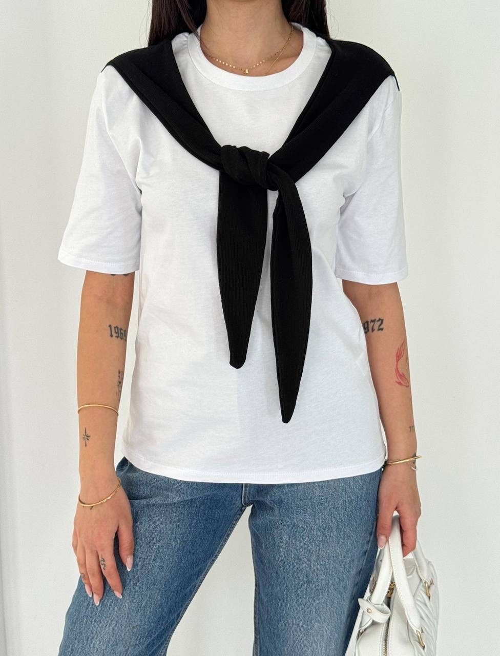 Omuz Şal Bağlama Detaylı T-Shirt